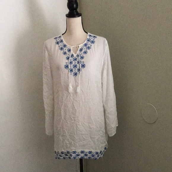 4/$20 Raviya White Tunic Top with Elegant Design - Picture 1 of 14